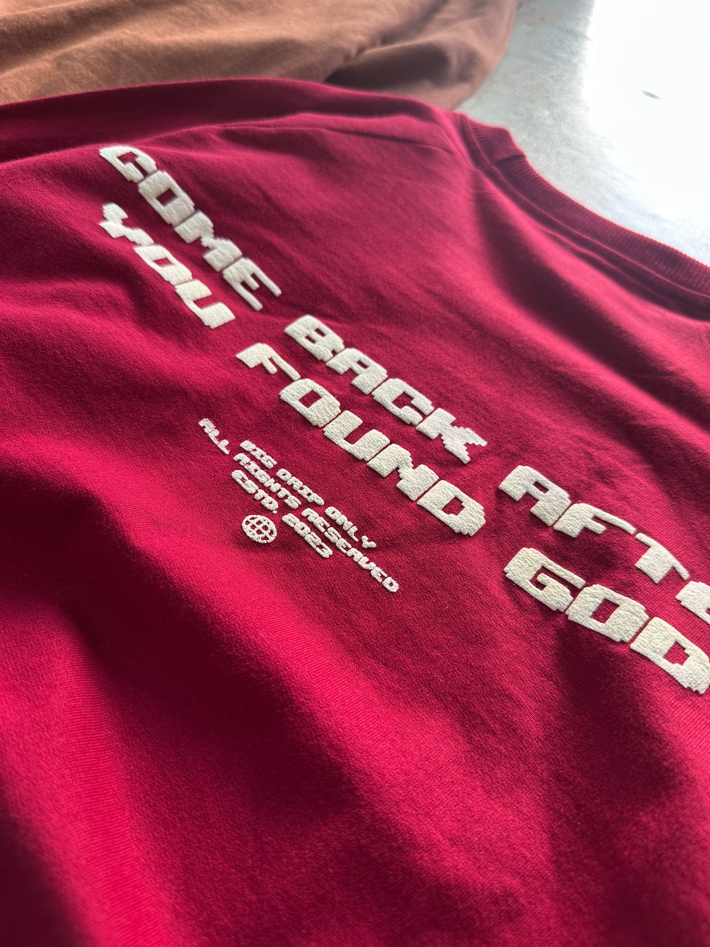 FindGod - wine - Cropped Length T