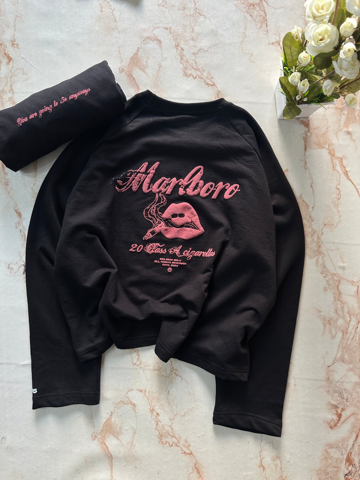 Marlboro - black - Cropped Length T